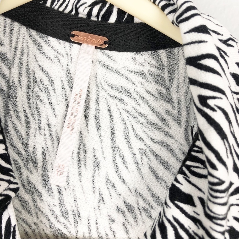 Free People Coco Tank Top Black White XS Printed Cropped V Neck Ruched Casual - Picture 4 of 5